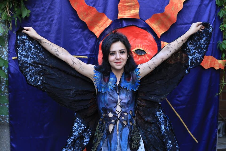 Ania Midori, costume